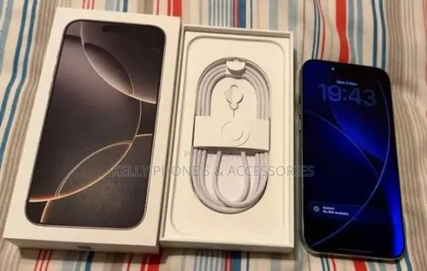 New Apple iPhone 16 Pro Max 256 GB Gold · Photo 1