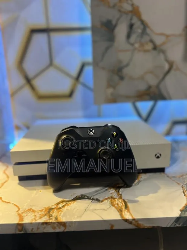 Xbox One S Full Gaming Bundle — Plug Play 1tb · Photo 1