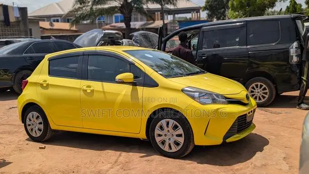 Toyota Vitz 1.5 FWD 5dr 2016 Yellow · Photo 1