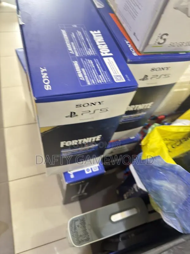 Fresh in Box Ps5 Slim Standard · Photo 1