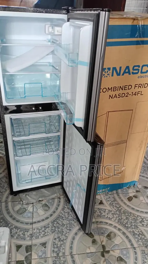 Slash or Whatever Nasco 106L Refrigerator · Photo 1