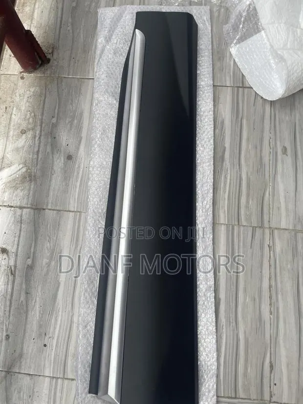 Hyundai Sant Fe 2019-2021 Door Molding · Photo 1