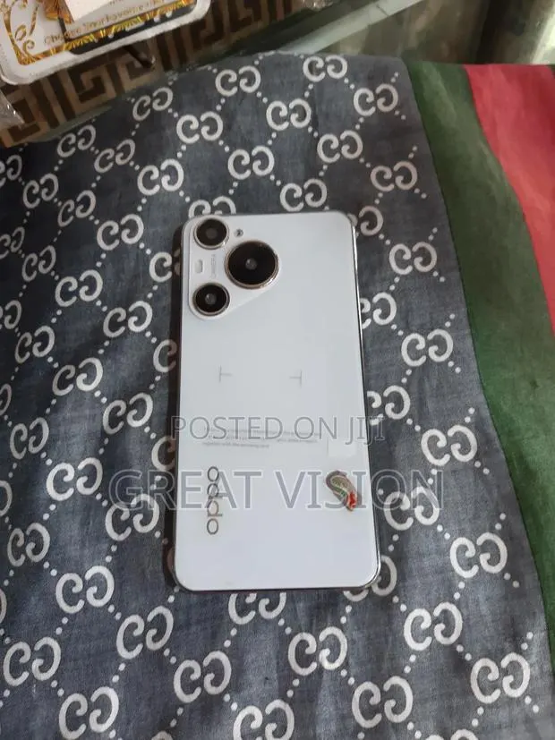 Oppo F19S 128 GB White · Photo 1