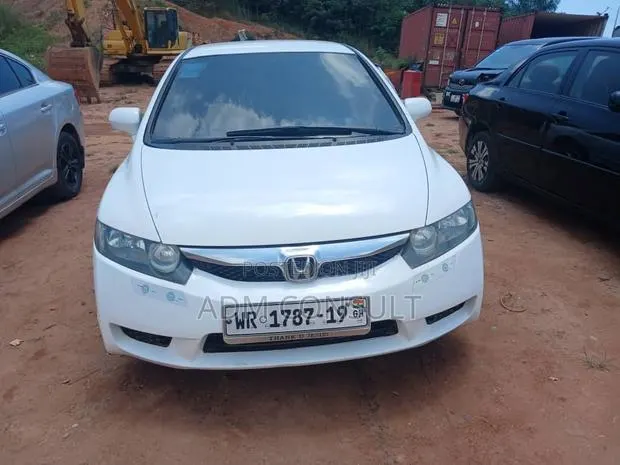 Honda Civic 2011 White · Photo 1