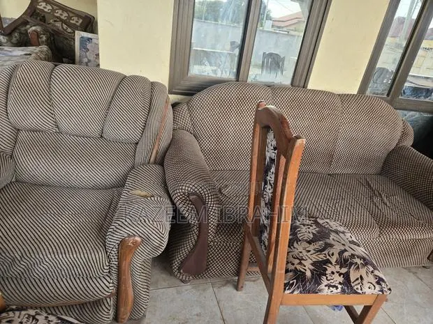 Used Old Chairs · Photo 1