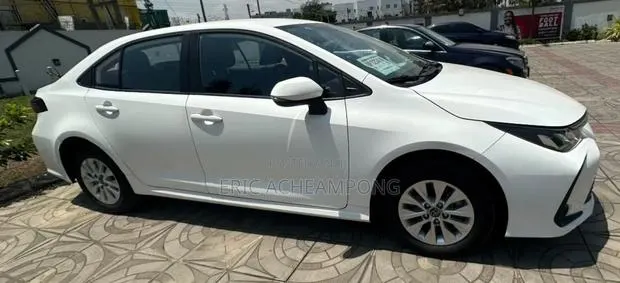 Toyota Corolla 2021 White · Photo 1