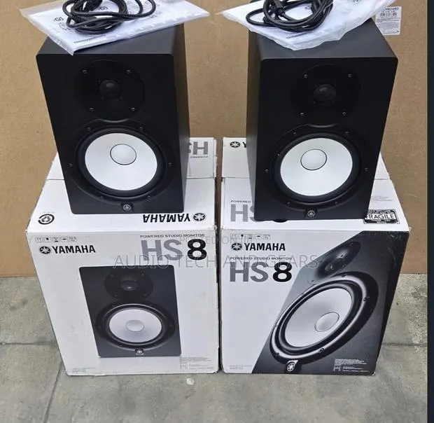 Yamaha Hs8 Studio Monitors (Black) · Photo 1