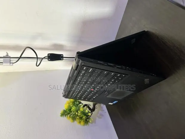 Laptop Lenovo Yoga 260 8GB Intel Core I5 SSD 256GB · Photo 1
