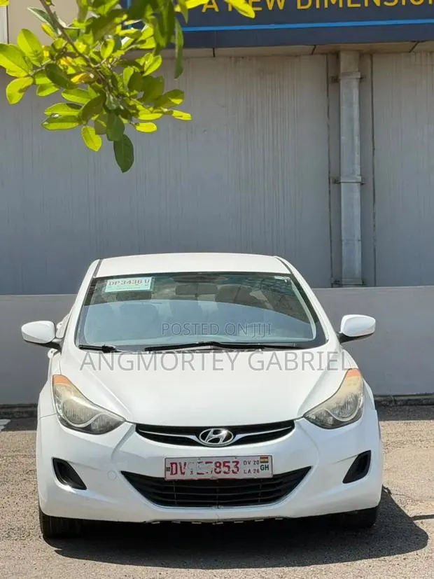 Hyundai Elantra 2013 White · Photo 1