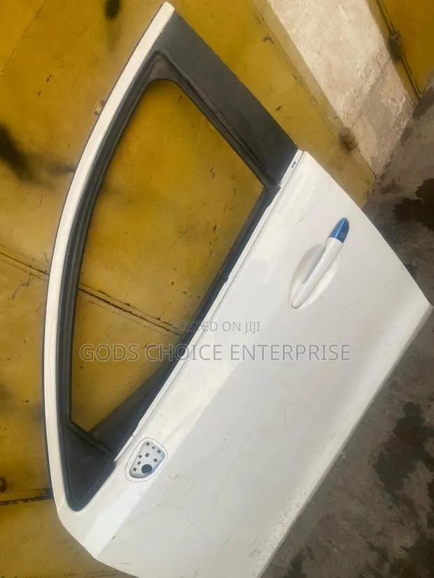 Front Door Yaris Ia Driver Side 2018-2019-2020 · Photo 1