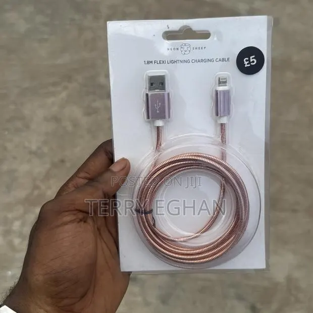 iPhone Lighting Cable USB 1.8metres Cord · Photo 1