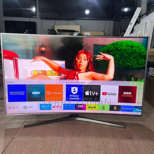 Samsung”55” Inches Tv Curved · Photo 1