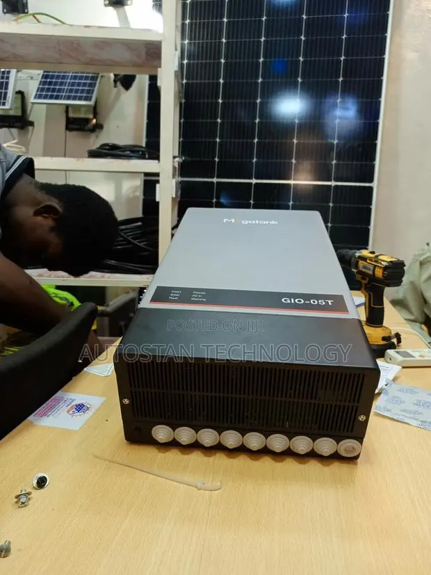5000watts Single Phase Hybrid Inverter · Photo 1