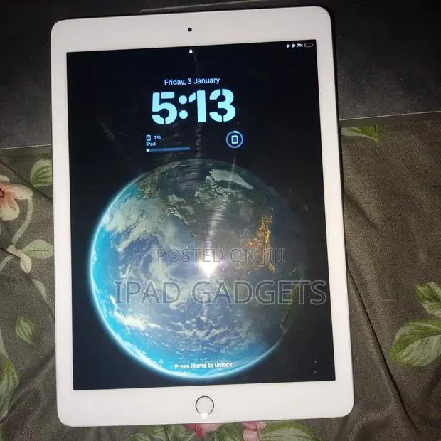 Apple iPad 10.2 (2019) 32 GB Silver · Photo 1