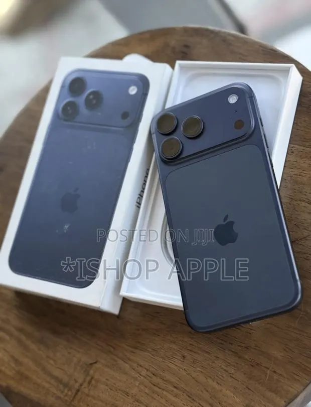 Apple iPhone 17 Pro Max 256 GB Blue · Photo 1