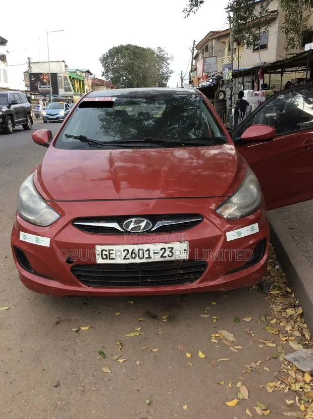 Hyundai Accent 2012 Red · Photo 1