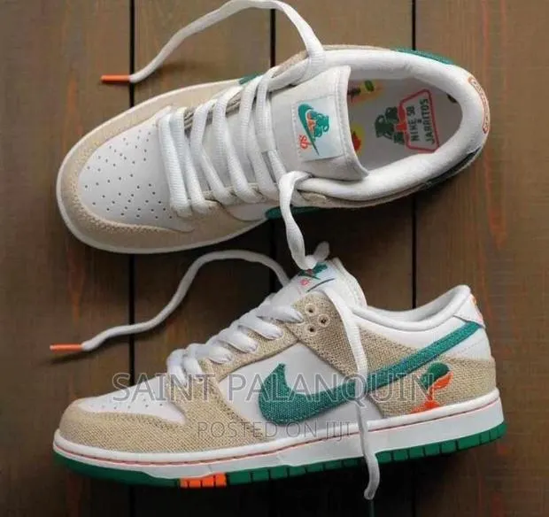 Nike Dunk Sneaker · Photo 1