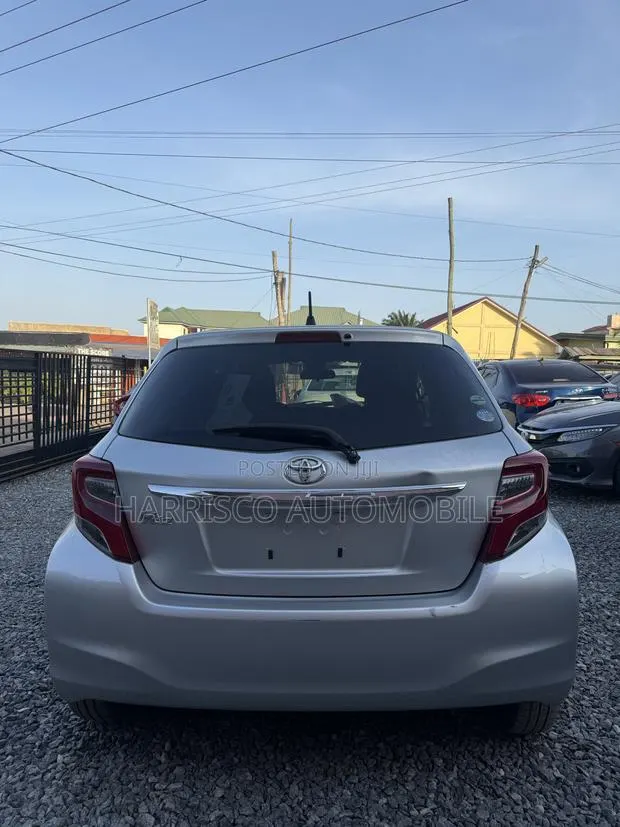 Toyota Vitz 1.0 FWD 3dr 2015 Silver