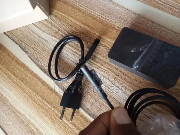 Microsoft Surface Pro 3 Charger · Photo 1