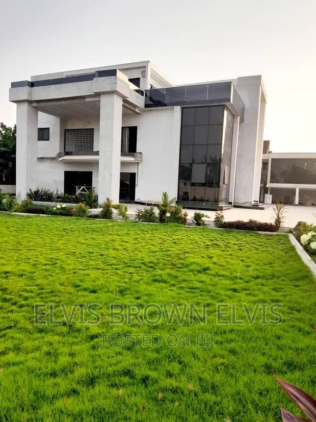 8bdrm Mansion in Trasacco, Adjiriganor for sale · Photo 1