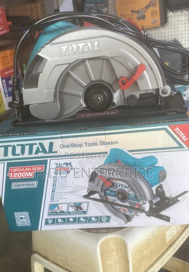 Total Circular Saw 7”(1200W) · Photo 1