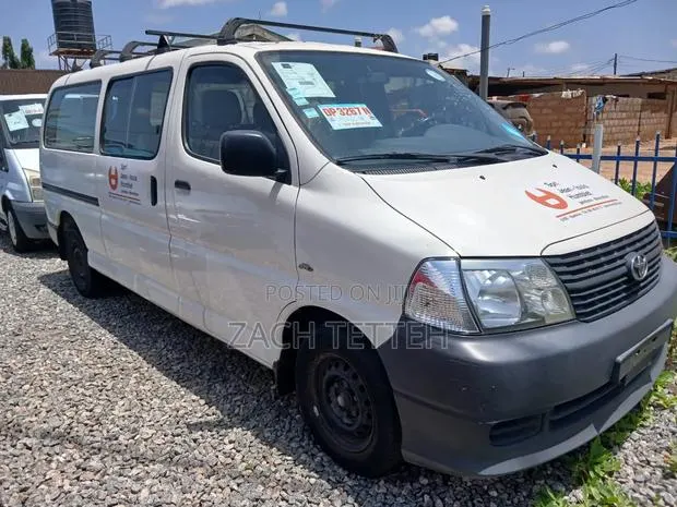 Toyota HiAce 2008 White · Photo 1