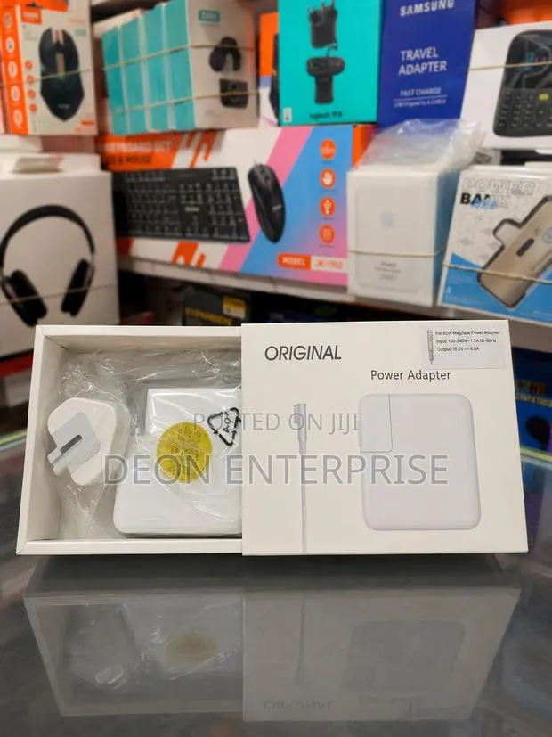 Macbook Air/Pro Power Adapter · Photo 1