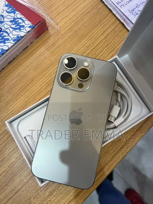 Apple iPhone 15 Pro 128 GB Silver · Photo 1
