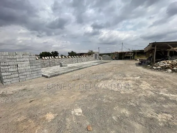 4 Plots of Titled Land · Photo 1