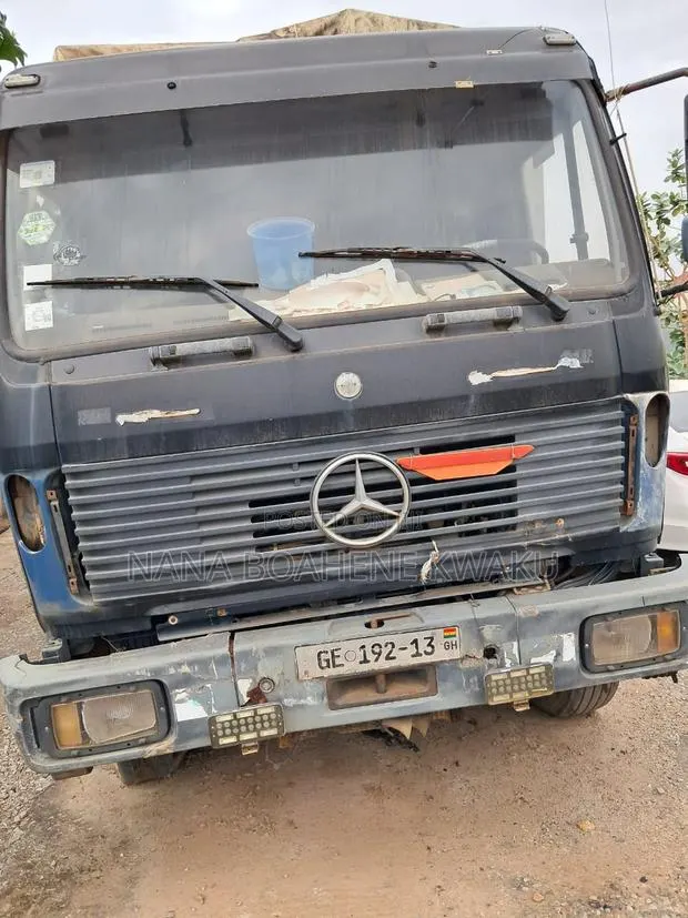 Mercedes Benz - Truck Container · Photo 1
