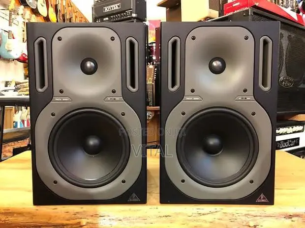 Behringer Truth B2031 · Photo 1