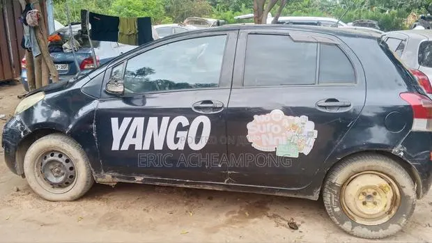 Toyota Vitz 2010 Black · Photo 1
