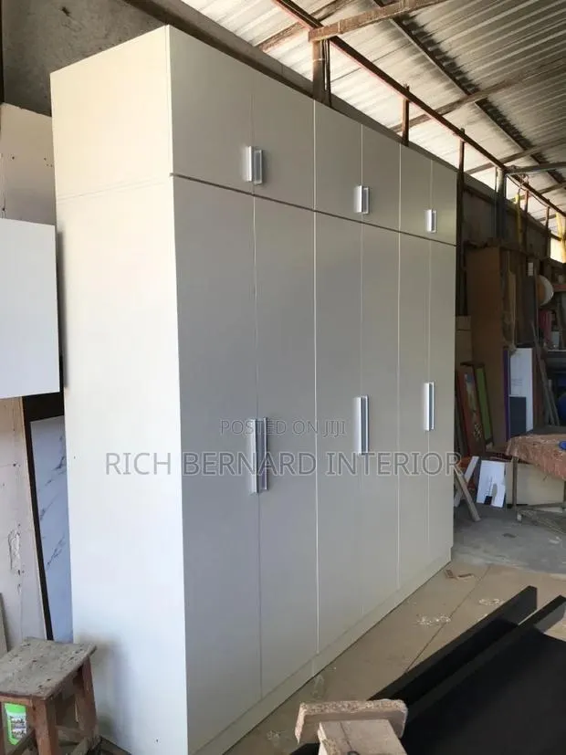 Luxurious Laminated Wardrobe · Photo 1