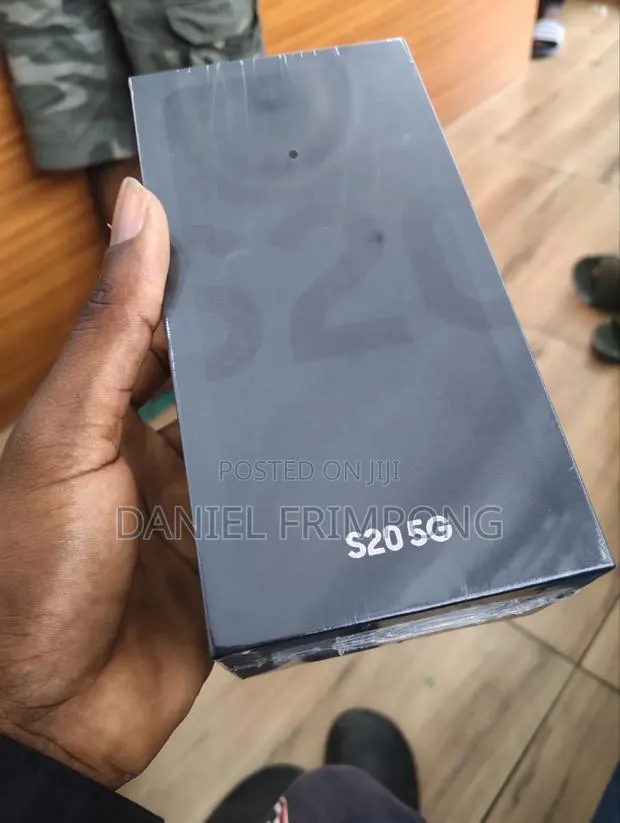 New Samsung Galaxy S20 128 GB Black · Photo 1