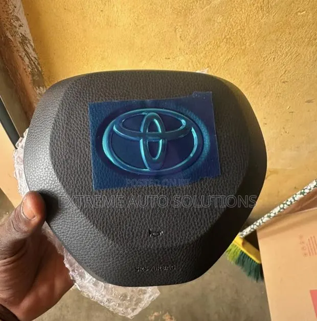 RAV4 2019-2024 Steering Airbag Cover · Photo 1