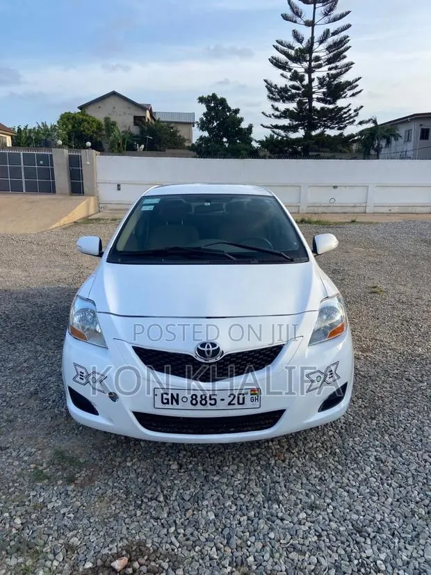 Toyota Belta 2010 White · Photo 1