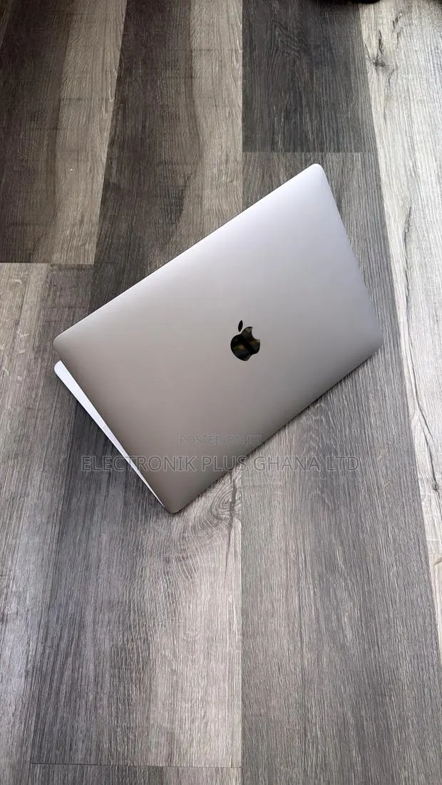 Laptop Apple MacBook Pro 2022 M2 8GB Apple M2 SSD 256GB · Photo 1