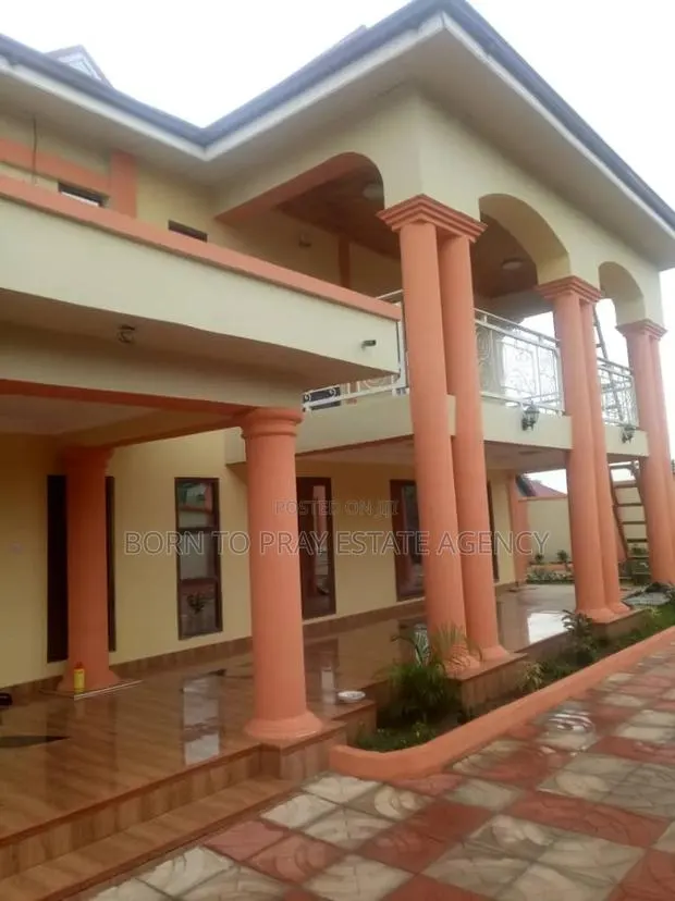 7bdrm House in Born To Pray Estate, Ejisu-Juaben Municipal for sale · Photo 1