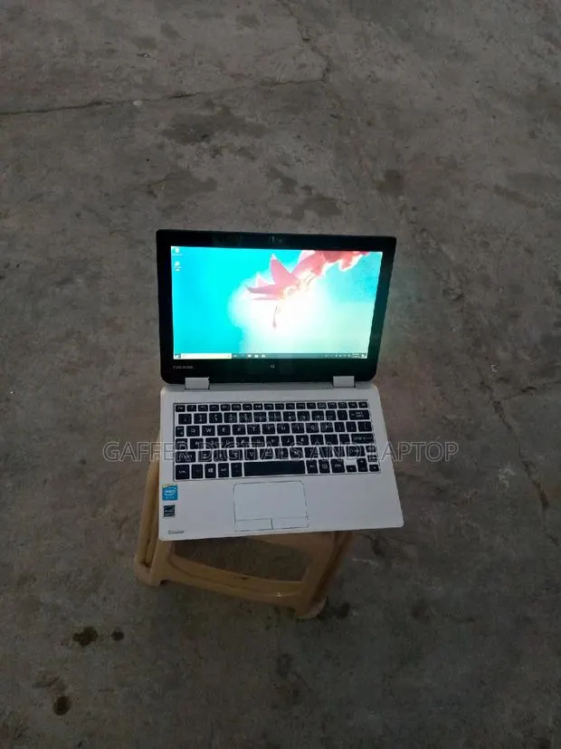 Laptop Toshiba X30 4GB Intel Celeron HDD 320GB · Photo 1