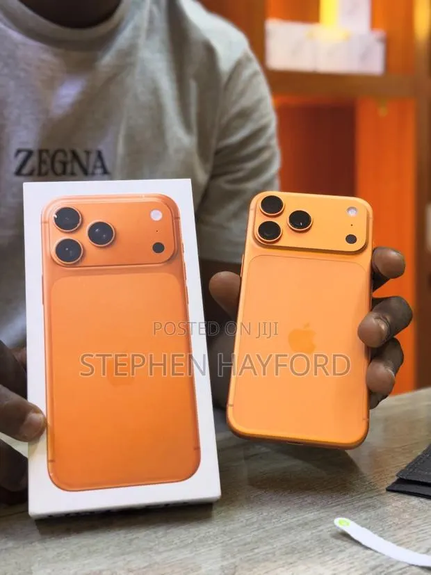 Apple iPhone 17 Pro Max 512 GB Orange · Photo 1