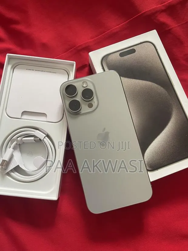 Apple iPhone 15 Pro Max 256 GB Silver · Photo 1