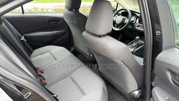 Toyota Corolla LE 2023 Black · Photo 1