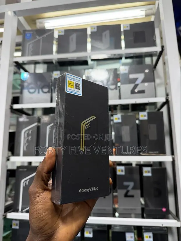 New Samsung Galaxy Z Flip6 256 GB Yellow · Photo 1