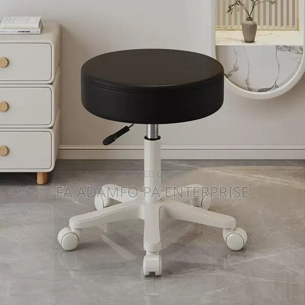Beauty Salon Chair or Make Up Chair · Photo 2