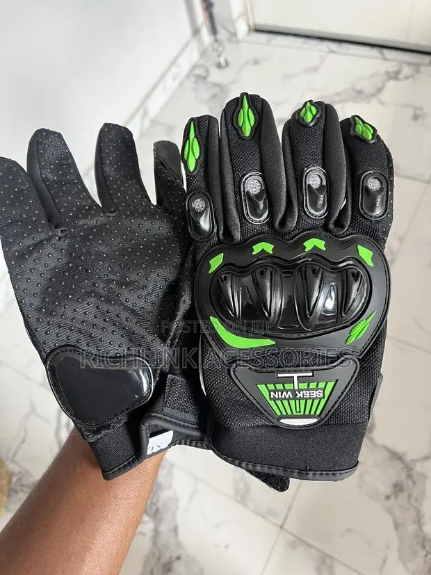 Riding Gloves · Photo 1