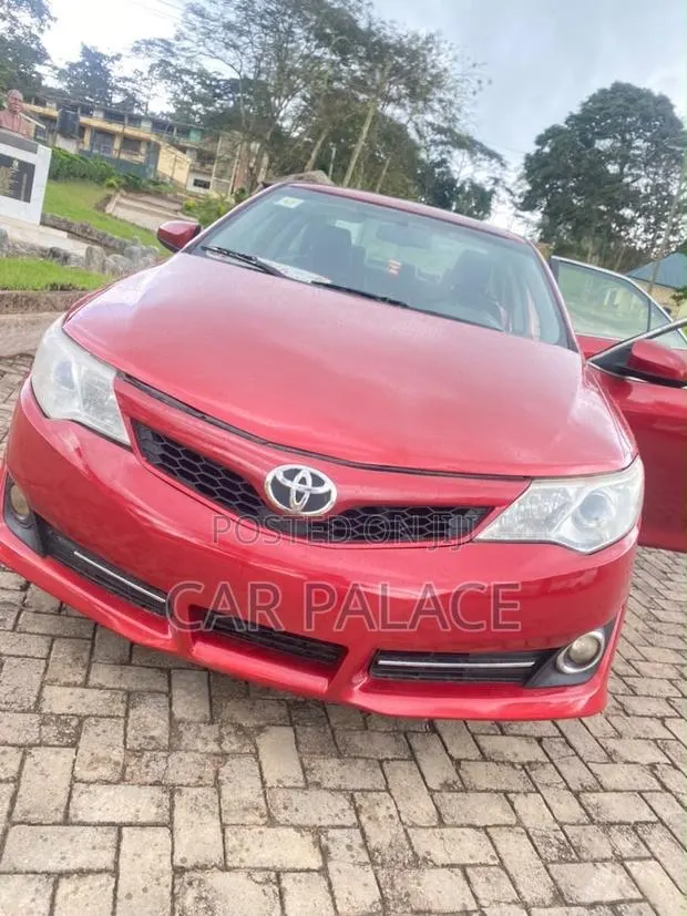 Toyota Camry SE 4dr Sedan (2.5L 4cyl 6A) 2014 Red · Photo 1