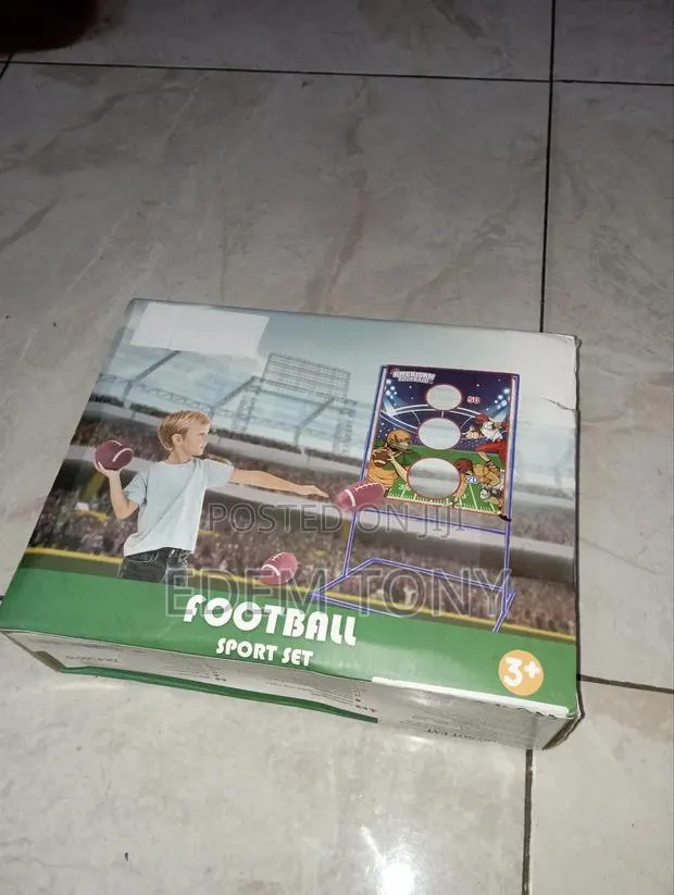 Football Toss Game With 4 Inflatable Balls, Throwing Target Games · Photo 1