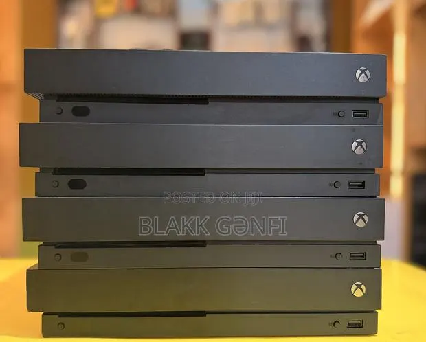 Xbox One X 1tb Consoles + 1 Controller Each · Photo 1