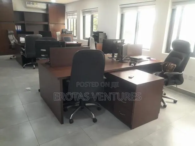 Work Station - 4 Seater · Photo 1
