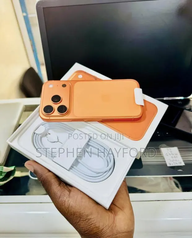 Apple iPhone 17 Pro Max 512 GB Orange · Photo 1